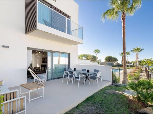 Moderna Casa Pareada con Vistas Parciales al Mar en Manilva 151m² Manilva