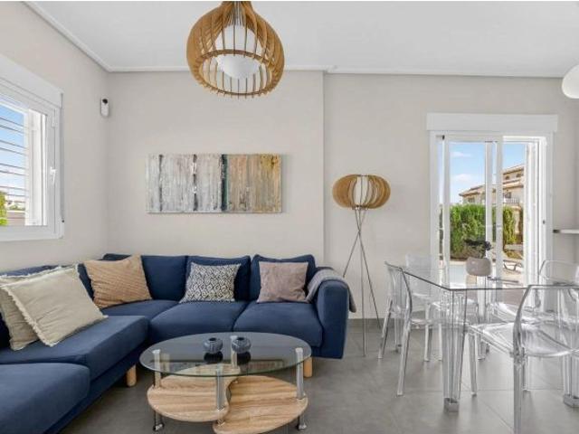 Moderna casa adosada de 3 dormitorios en esquina con piscina privada, vistas al mar y gran parcela o