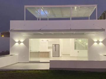 Moderna casa de estreno con piscina y vista a lindo parque Playa Coral Asia