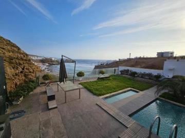 Moderna Casa De Playa en Venta, ubicada Sobre Acantilado En Asia