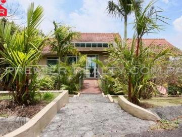 MODERNA CASA EN LA CIMA DE LOS ALTOS
