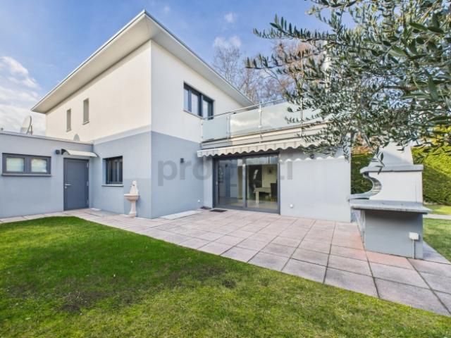 Moderna casa indipendente 8 locali con ampio parcheggio, Cadempino