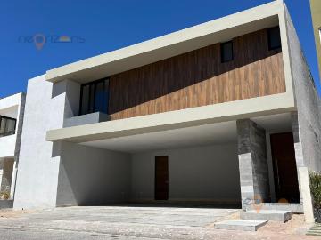 Moderna Casa Nueva de 3 niveles en Fracc. Club de Golf La Loma SLP