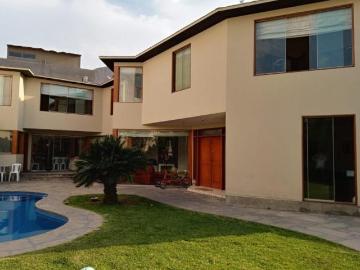 Moderna casa Super bien distribuida e iluminada