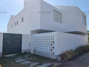 Moderna casa ubicada en Paracas