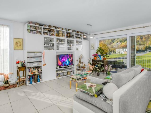MODERNA E AMPIA VILLA BIFAMILIARE 6.5 CON PISCINA A BEDANO