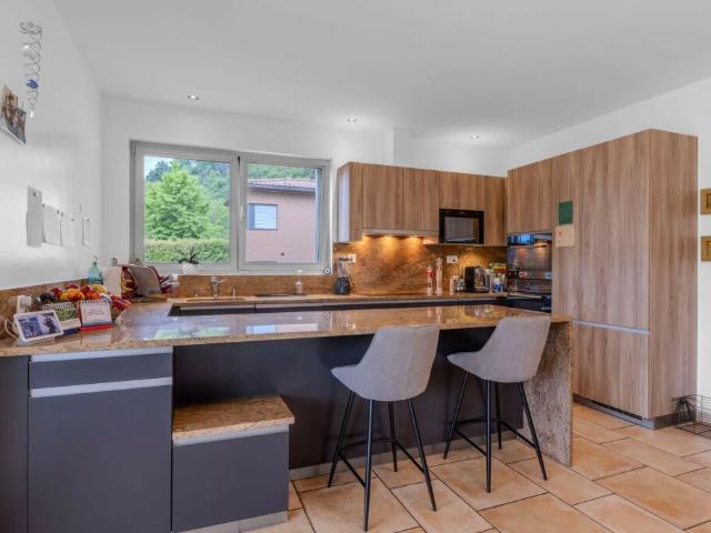 MODERNA E GRANDE VILLA 5.5 COME NUOVA CON PISCINA A MANNO