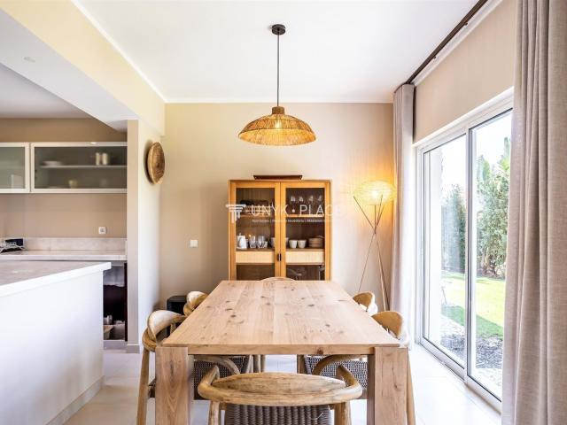 Moderna e luminosa moradia geminada T2 no Carvoeiro – 109 m². 109m² Lagoa e Carvoeiro