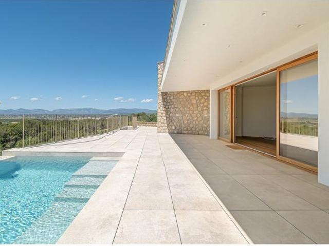 Moderna finca de lujo con vistas panorámicas y piscina en S’Aranjassa