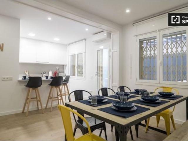 Moderna habitación en alquiler en apartamento de 5 dormitorios con terraza en Sants