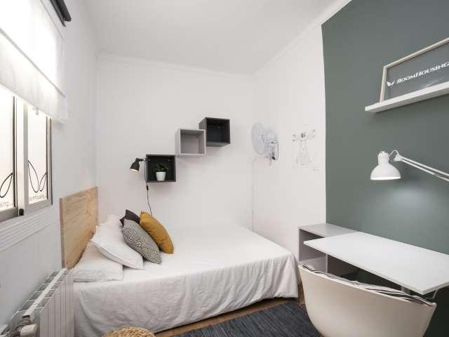 Moderna habitación en alquiler en apartamento de 5 dormitorios en Gràcia