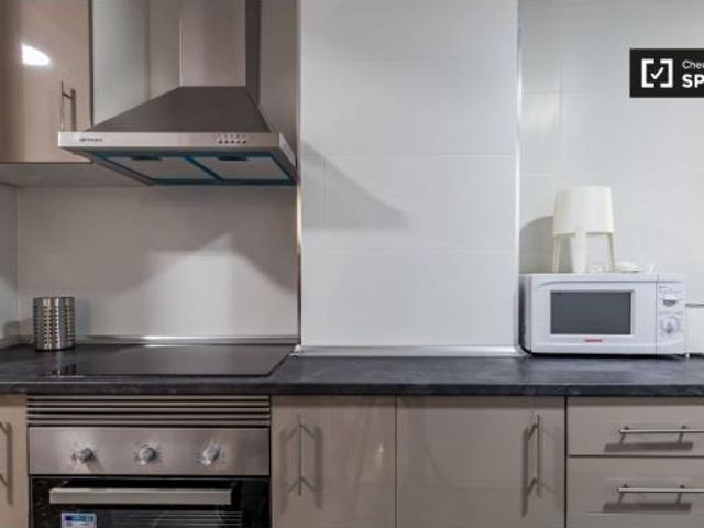 Moderna habitación en alquiler en piso de 4 dormitorios en Algirós