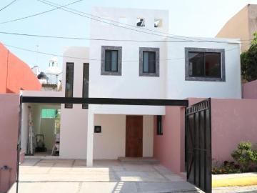 Moderna residencia completamente remodelada