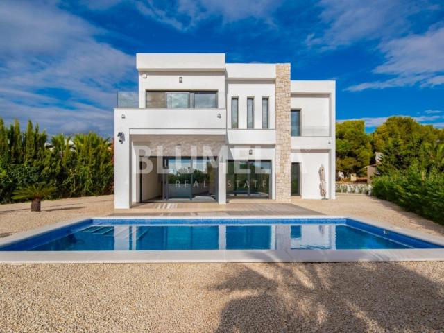 Moderna villa a 1,2 km de la cala de la Fustera en venta en. 0m² Benissa