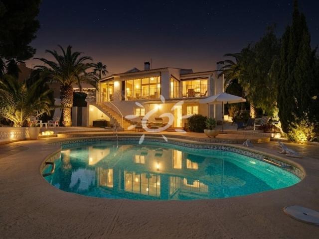 Moderna villa de estilo mediterráneo en Moraira, con una ubi. 207m² Moraira