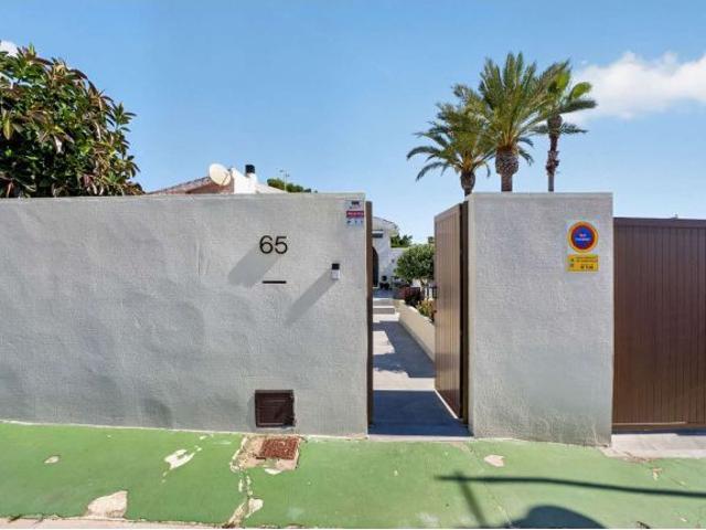 MODERNA VILLA DE UNA SOLA PLANTA EN LOS ÁNGELES – PARCELA DE 407 M², TOTALMENTE AMUEBLADA Y CERCA DE