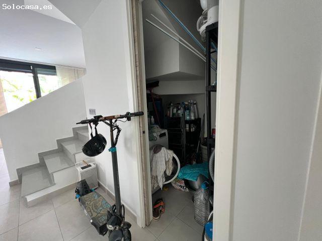 Moderna Villa de 3 Dormitorios con Piscina Privada y Solárium en Venta en Orihuela Costa, Costa Blan