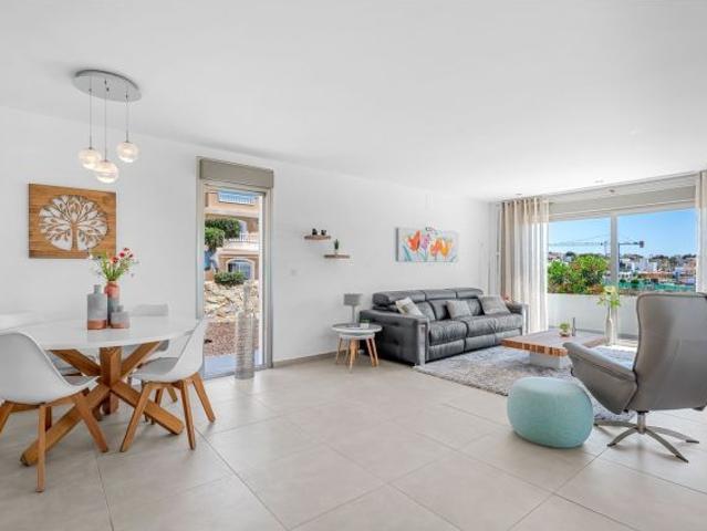 Moderna villa de 3 dormitorios en una sola planta con piscina y vistas despejadas en La Marina