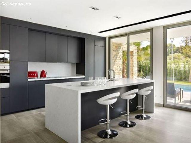 MODERNA VILLA EN CAMBRILS. JLRU T2223