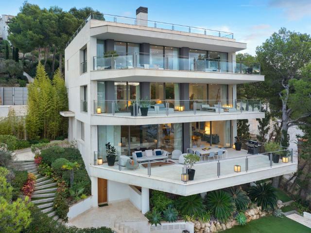 Moderna villa en primera línea con licencia de alquiler