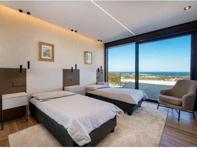 MODERNA VILLA EN SOTOGRANDE