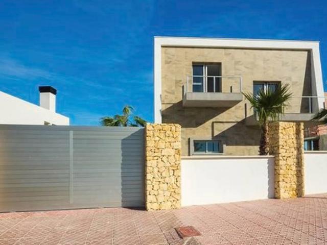 Moderna Villa situada en una ubicación privilegiada en lo al. 628m² Rojales