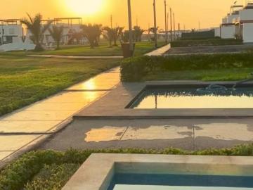 Moderna Y Elegante Casa De Playa, Piscina Y Jacuzzi Privado
