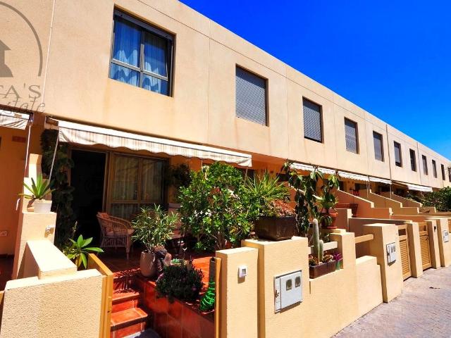 Moderna y luminosa casa adosada, ahora disponible en la urba. 101m² Parque La Reina