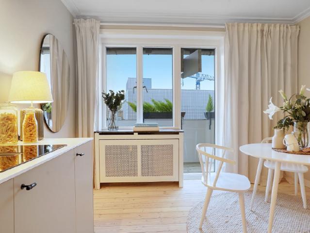 Moderne møbleret lejlighed i Nordvest med to altaner