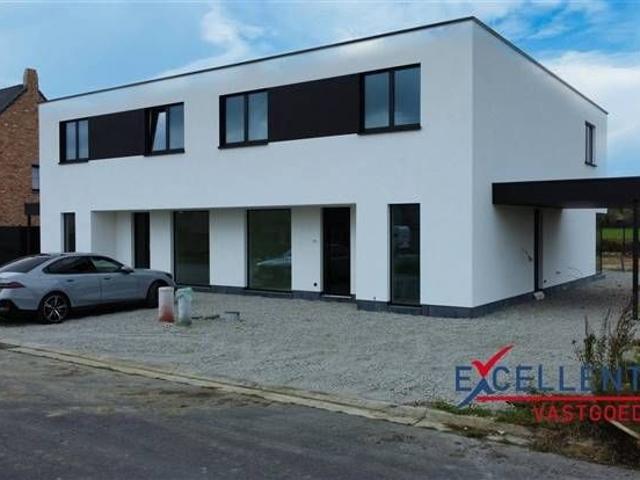 Moderne nieuwbouwwoning in afwerkingsfase te Roeselare