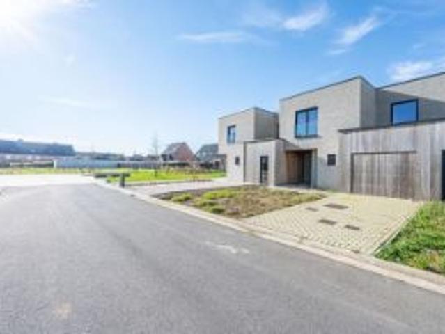 Moderne nieuwbouwwoning op 274 m² TE KOOP in Wakken!