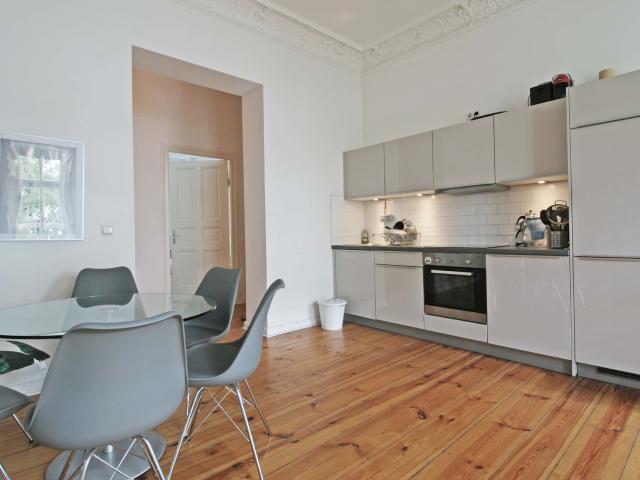 Moderne Altbau Wohnung WG geeignet