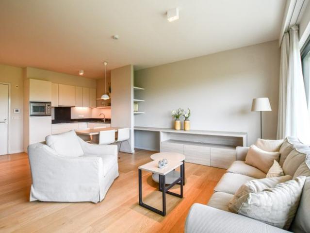 Moderne assistentiewoning met ondergrondse berging en parke