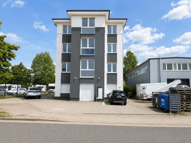 Moderne Büro / Praxisfläche mit 91 m², 4 Zimmer mit Küche und Bad in Glinde