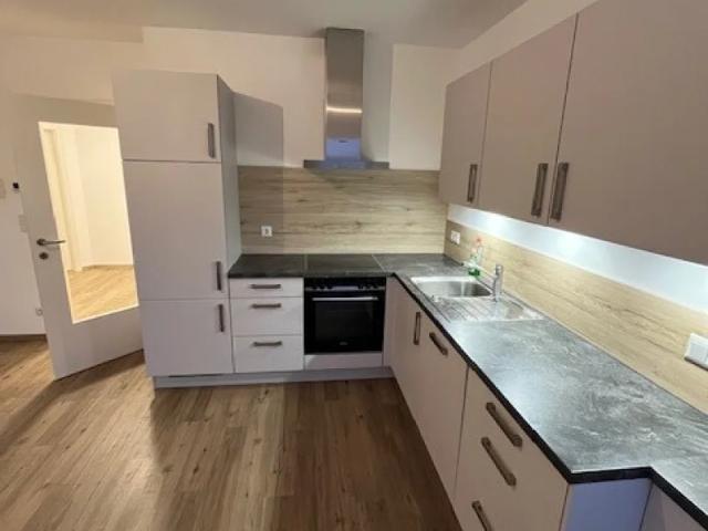 Moderne, bestens aufgeteilte 3 Zimmer Wohnung mit möblierter Küche in Maria Schmolln