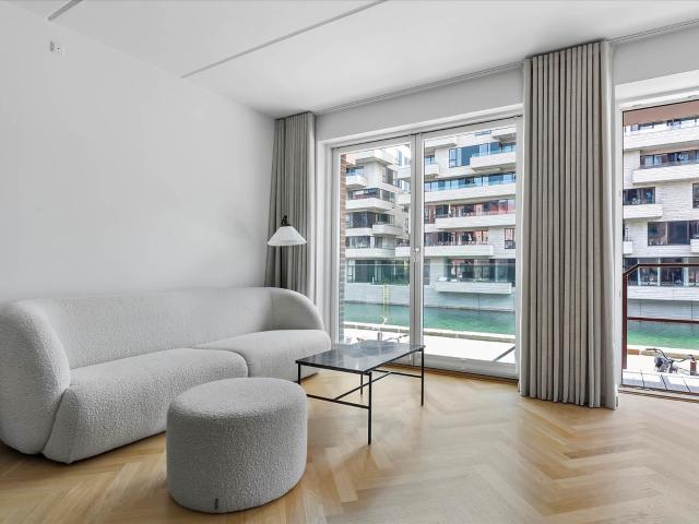 Moderne bolig med terrasse og direkte adgang til kajen