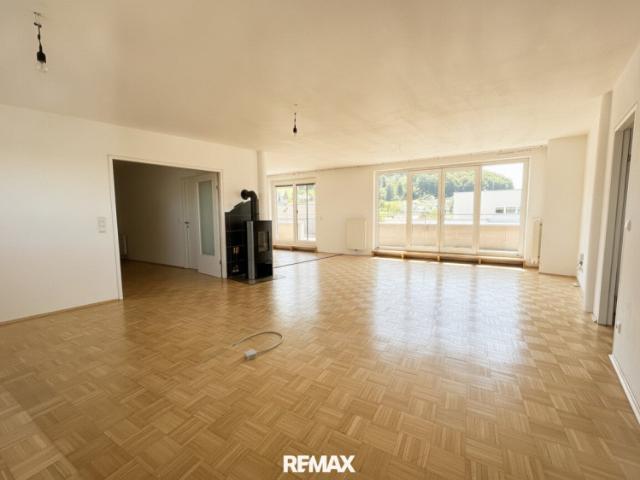 Moderne Dachgeschoss Wohnung in Pinsdorf