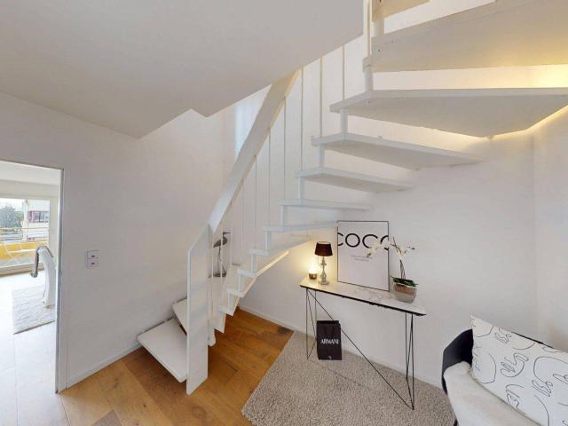 Moderne Dachgeschoss Maisonette in Wien Mauer mit zwei Balkonen, Garage und Liftzugang auf beiden Ebenen | ZELLMANN IMMOBILIEN
