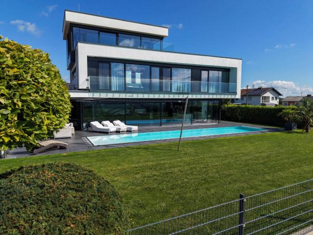 Moderne Design Villa mit Bergkulisse