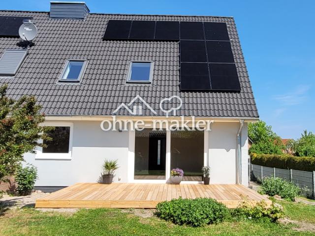 Moderne DHH in Ostseenähe mit Wärmepumpe, PV & Fußbodenheizung Kernsaniert