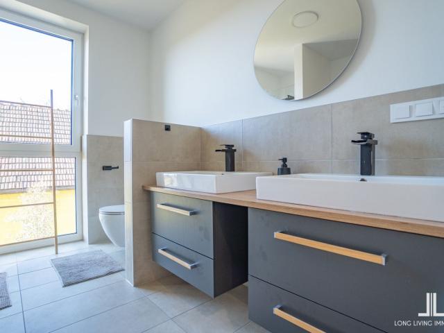 Moderne Doppelhaus Hälfte mit Süd Ausrichtung zu verkaufen!