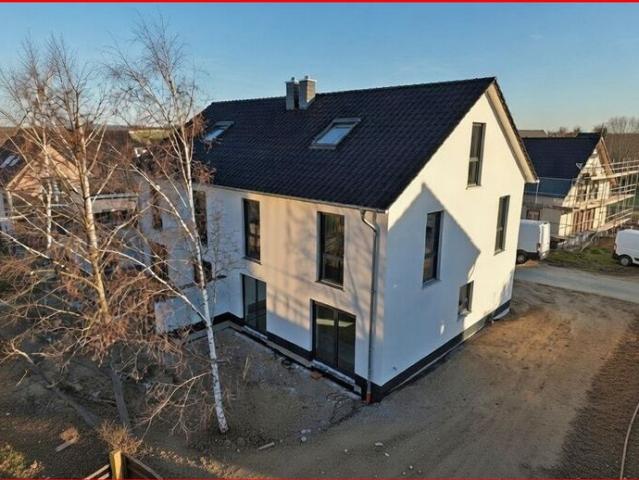 Moderne Doppelhaushälfte