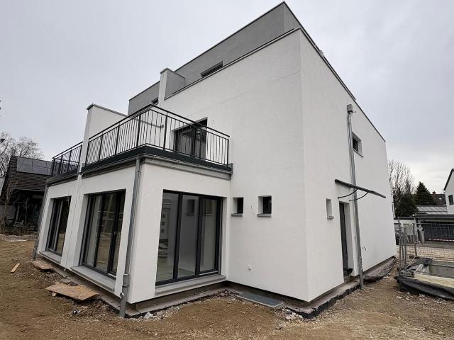 Moderne Doppelhaushälfte im Bauhaus Design in zentraler Lage in Bogenhausen