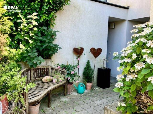 MODERNE DOPPELHAUSHÄLFTE in absoluter RUHELAGE ASPERN