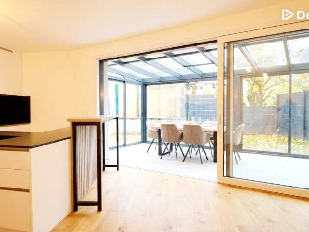 Moderne Doppelhaushälfte in Vösendorf: Erstbezug mit Garten und 6 Zimmern!
