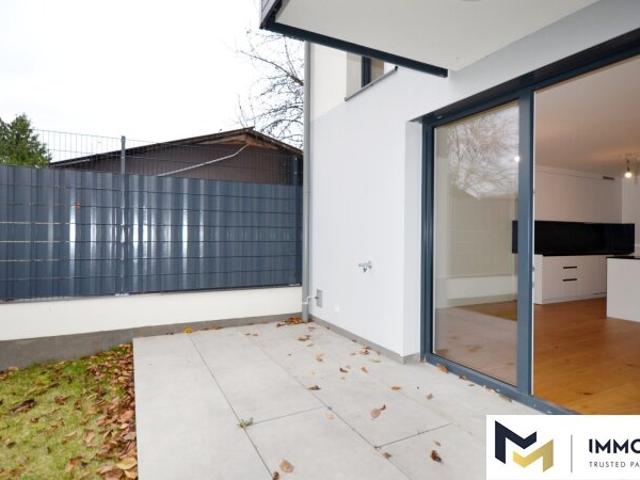 Moderne Doppelhaushälfte in Vösendorf: Erstbezug mit Garten und 6 Zimmern!