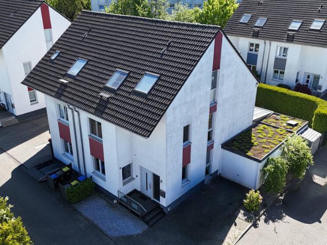 Moderne Doppelhaushälfte mit Wellness Akzent