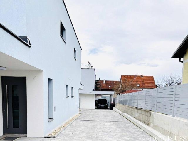 Moderne Doppelhaushälfte mit 2 Terrassen,Eigengarten und Stellplatz in Bestlage von Gerasdorf / Oberlisse!