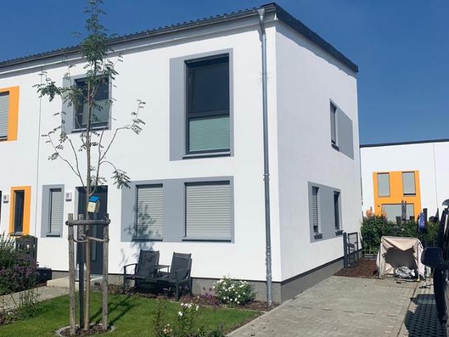 Moderne Doppelhaushälfte nur 80 Meter vom See entfernt