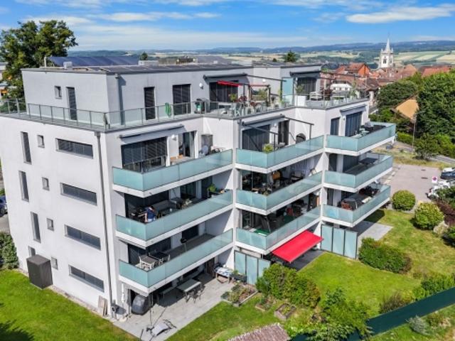 Moderne et lumineux appartement de 2.5 pièces avec grand balcon idéal pour investisseur